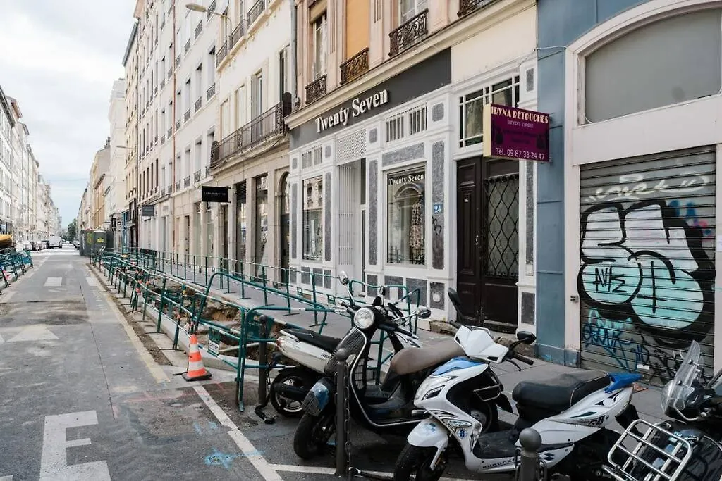 Quiet Central Lyon Ail Daire